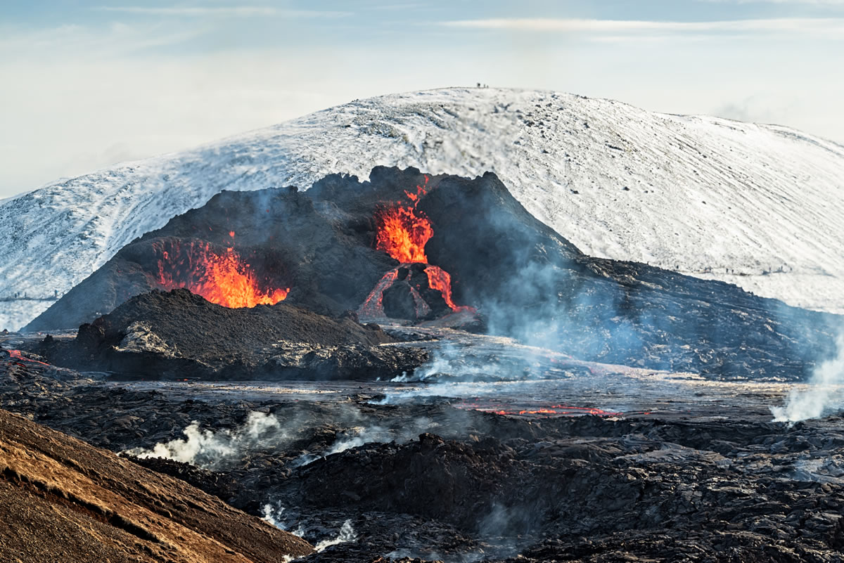 Island-Vulkan-Depositphotos_463725888